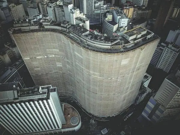 Arranha-céus em São Paulo: Copan (fonte: Unsplash)