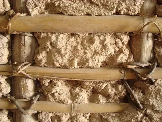 Casa de barro de mano: amarre de bambú (foto: Pinterest)