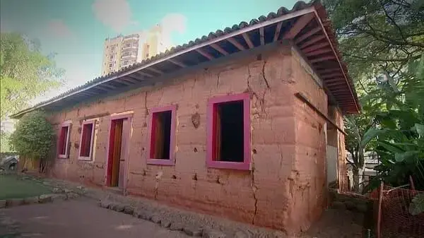 Casa de taipa de pilão (foto: Globoplay)