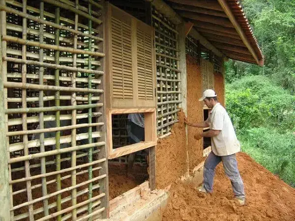 Construção de taipa de mão (foto: Vai com Tudo)