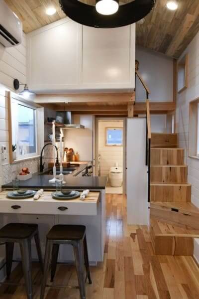 Tiny House com piso de madeira (foto: Pinterest)