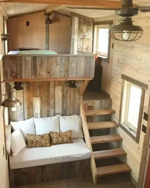 Tiny House com vedação de madeira fica aconchegante (foto: homepiez)