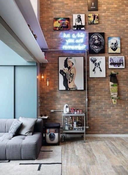 Loft Industrial: parede de quadros no estilo Galery Wall fica perfeita em lofts (foto: Pinterest)
