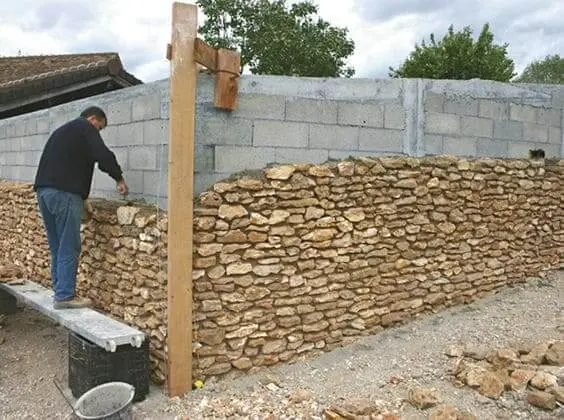 Pedra Madeira: instalação exige mão de obra especializada (foto: Pinterest)