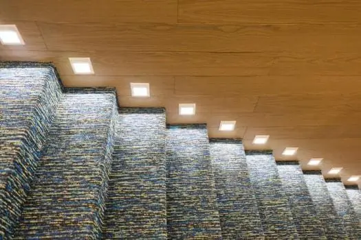 Tipos de iluminação: iluminação de orientação em escada (foto: Eurolume Blog)