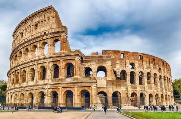 Tipos de casas: Coliseu de Roma é uma das primeiras grandes obras da história feita de alvenaria (foto: Dicas da Itália)
