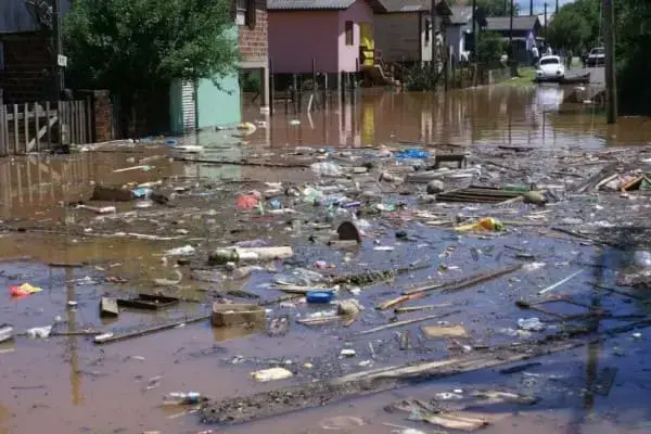 Urbanização: enchentes (foto: iGUi Ecologia)