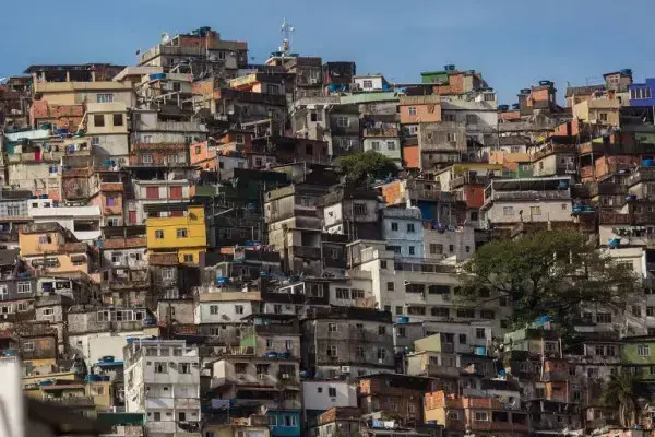 Urbanização: favela no Rio de Janeiro (foto: UOL)