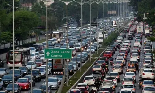 Espaço urbano: trânsito é um dos problemas das grandes cidades