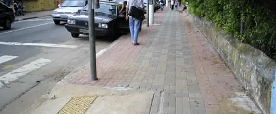 Piso drenante traz segurança para pedestres (foto: Prefeitura de São Paulo)