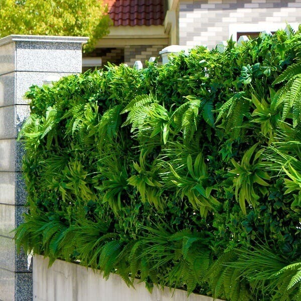 Muro verde com plantas artificiais (foto: Revista Viva Decora)