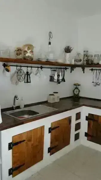Cozinha de alvenaria com estilo rústico (foto: Pinterest)