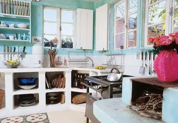 Cozinha de alvenaria com fogão a lenha (foto: Decoração de Casa)