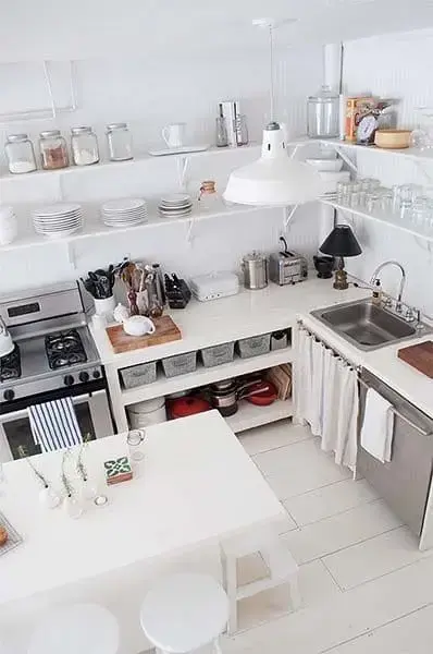 Cozinha de alvenaria sem armários (foto: Pinterest)