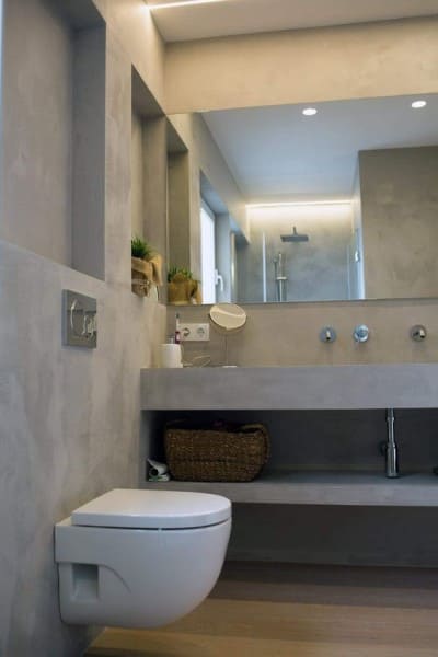 Banheiro sem janela: bancada e prateleira de cimento queimado (foto: Pinterest)