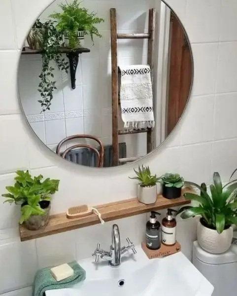 Banheiro sem janela: decoração com plantas ajuda a renovar o ar (foto: Dia de Brilho)