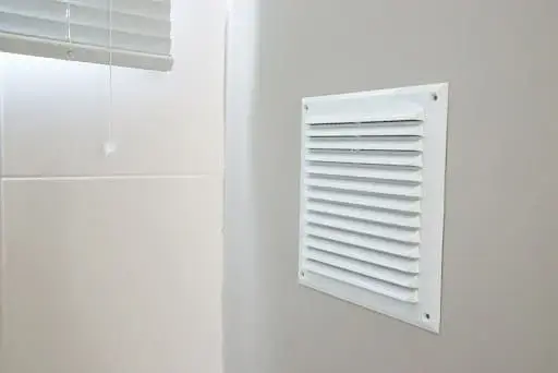 Ventilação do banheiro sem janela: grade de ventilação (foto: Astra)