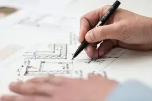O Arquiteto é responsável por determinar quais materiais, técnicas e metodologias serão utilizadas na obra