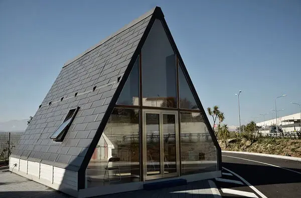 A arquitetura modular que deu vida à casa M.A.Di. foi criada por uma empresa italiana