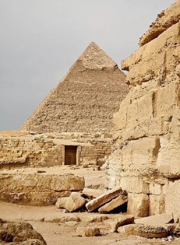 A construção das Pirâmides do Egito revelam que os egípcios possuíam avançados conhecimentos matemáticos