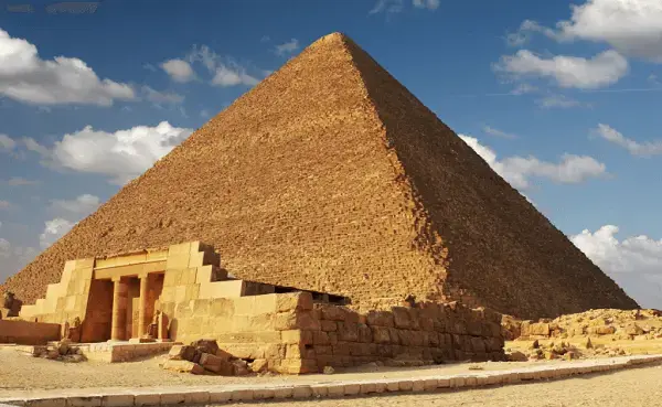 A grandiosidade das pirâmides do Egito e o luxo dos túmulos tem a ver com poder