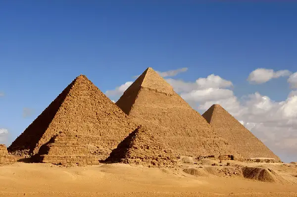 As Pirâmides do Egito serviam para guardar os corpos dos faraós
