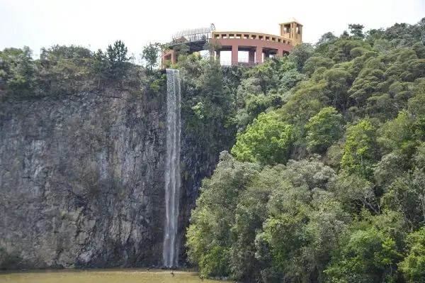 O Parque Tanguá é um lindo parque urbano situado em Curitiba que vem acompanhado de mirante e cascata