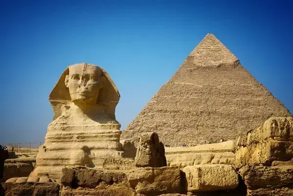 O auge das construções das Pirâmides do Egito é entre os períodos da Terceira e Sexta Dinastia