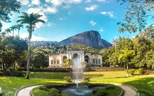 O parque urbano Lage é considerado um dos mais belos recantos cariocas