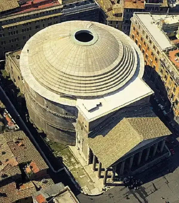 O Panteão Roma foi doado ao Papa Bonifácio IV e convertido em Basílica Cristiana