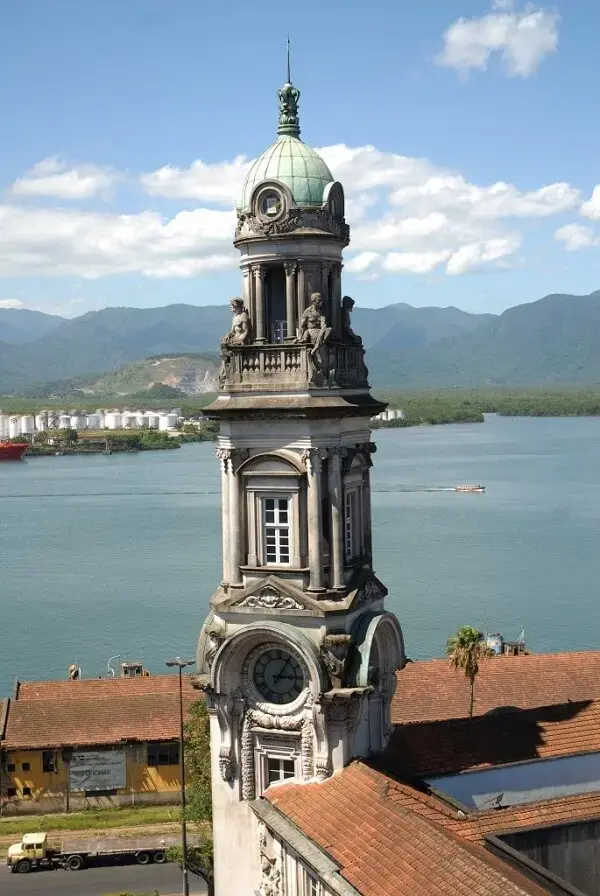 Vista aérea da Torre do Relógio do Museu do Café