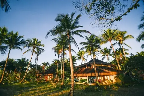 A Ecovila inkiri Piracanga está localizada em Maraú, na Bahia