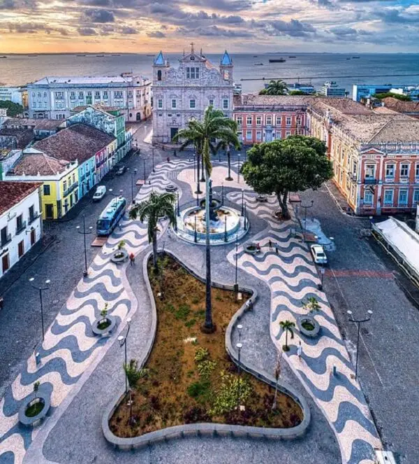 Salvador, como sendo a primeira capital do Brasil foi palco para a mistura de culturas, não à toa que a cidade tornou-se patrimônio histórico