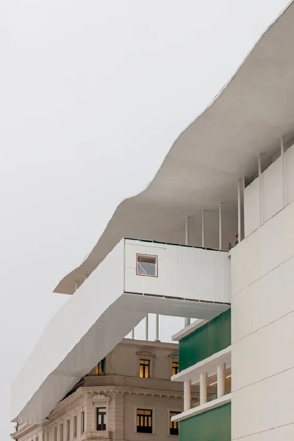 Museu de Arte do Rio: imagem da ponte que liga os dois edifícios