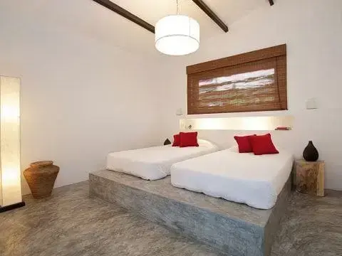 Móveis de alvenaria: cama de alvenaria com concreto aparente (foto: Dicas de Arquitetura)