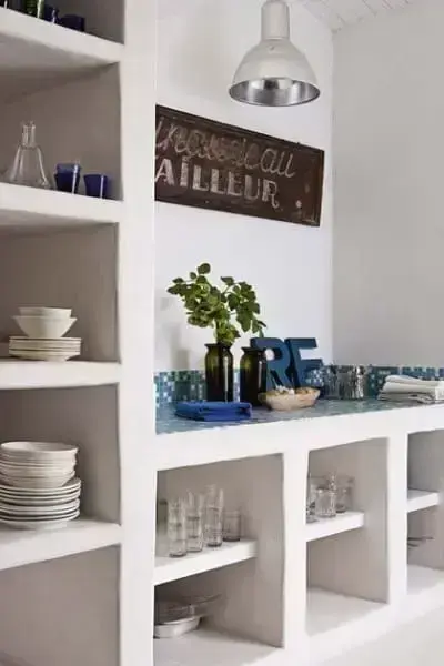 Móveis de alvenaria: cozinha com nichos (foto: Pinterest)