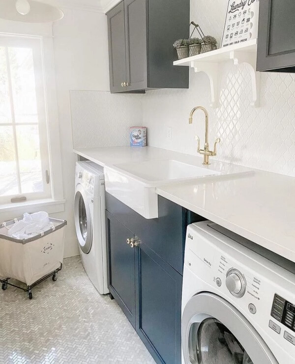 A farm sink pode ser usada também na lavanderia