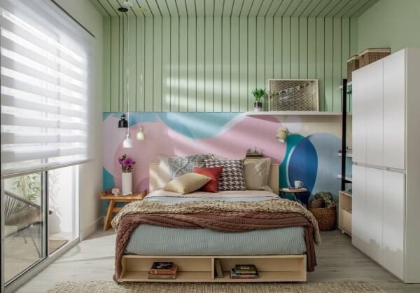 Lambris: quarto com lambri verde e quadro decorativo (foto: Minha Casa)