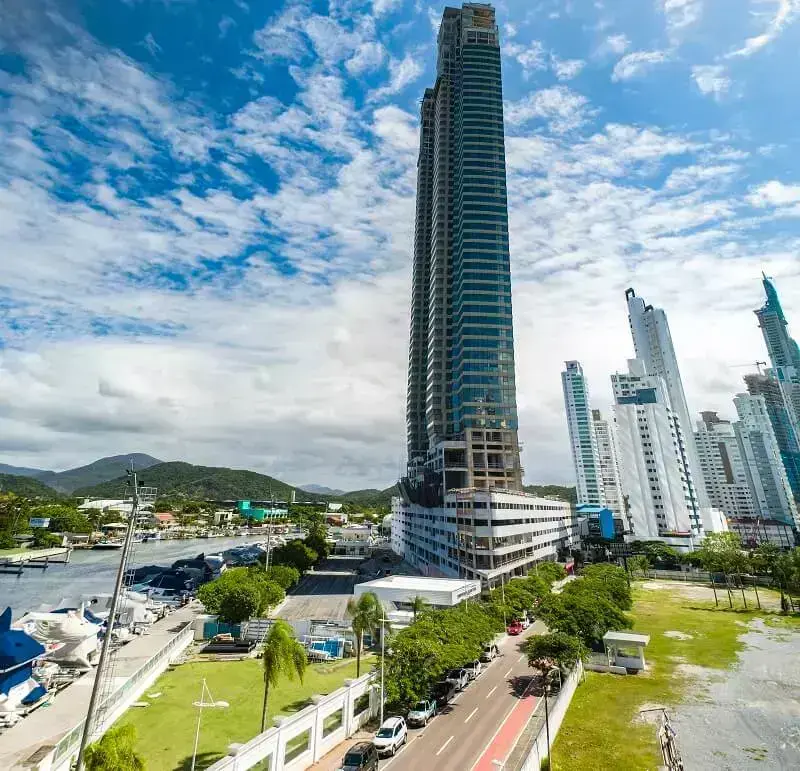 O prédio mais alto do Brasil atualmente é o edifício YachtHouse localizado em Balneário Camboriú. Foto: Divulgação Pasqualotto &amp; GT Empreendimentos