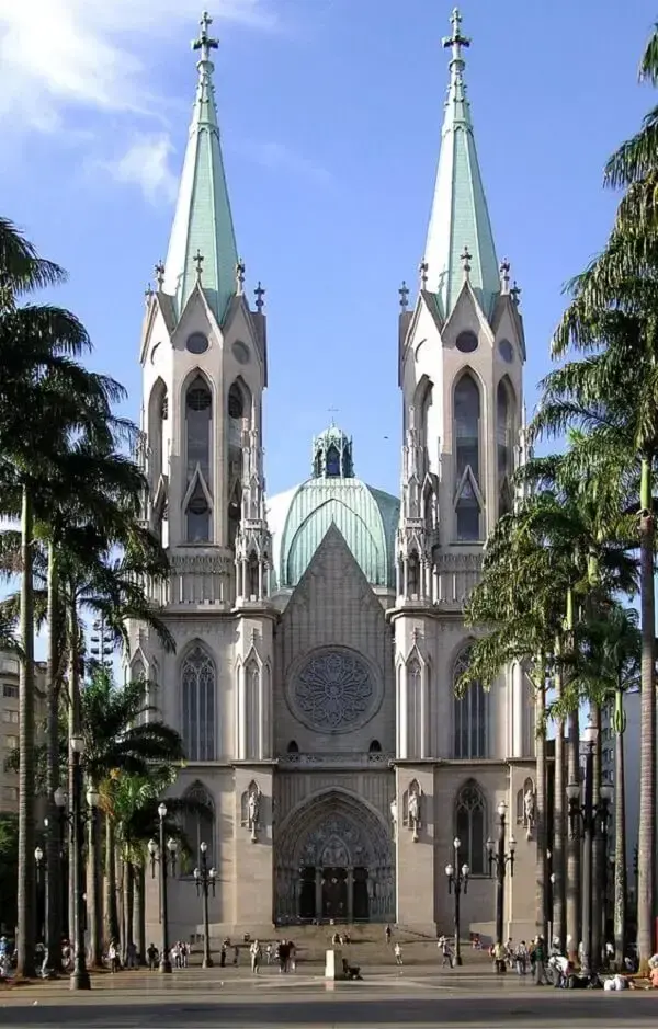 O arco ogival gótico está presente na estrutura da Catedral da Sé, em São Paulo - Brasil. Fonte: Pinterest