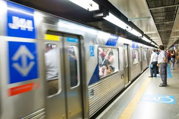 Espaço urbano: metrô lotado (foto: Notícias da Região)