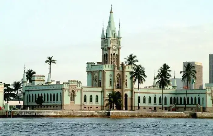 O arco ogival faz parte da arquitetura do Palácio da Ilha Fiscal, no Rio de Janeiro - Brasil. Fonte: Catraca Livre