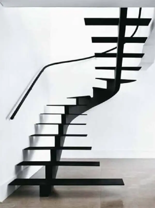 Decoração minimalista com escada escama de peixe de ferro. Fonte: Pinterest