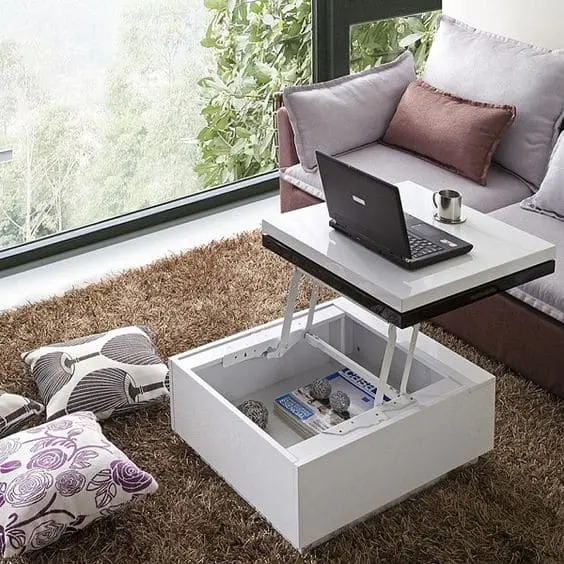 Móveis multifuncionais: mesa de centro com apoio para notebook (foto: Pinterest)