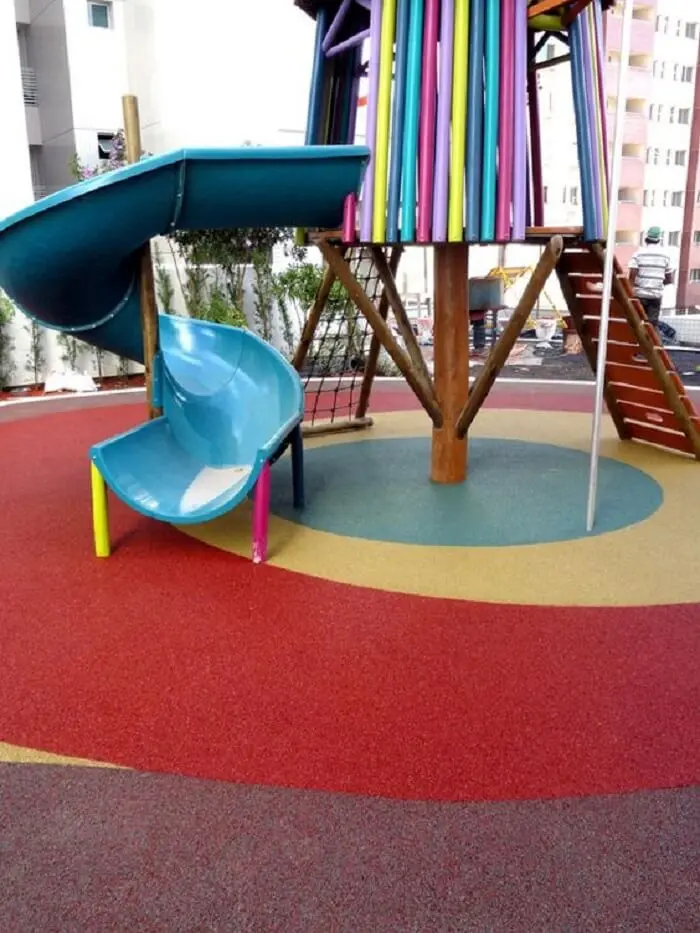 Pisos ecológicos de borracha para playground. Fonte: Piso Leve