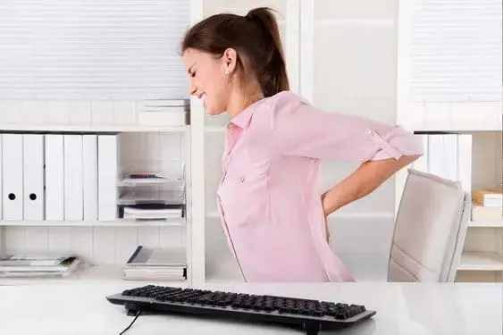 Riscos ergonômicos: dor nas costas é um exemplo (foto: Sesi)