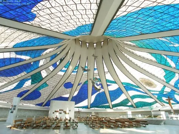 Vitrais: vitral da Catedral de Brasília (foto: Pinterest)