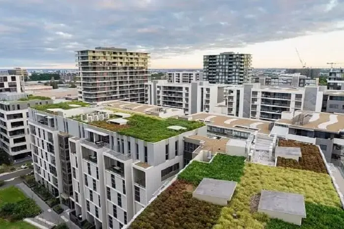 Arquitetura bioclimática: o telhado verde diminui as cargas térmicas recebidas na construção. Fonte: Pinterest