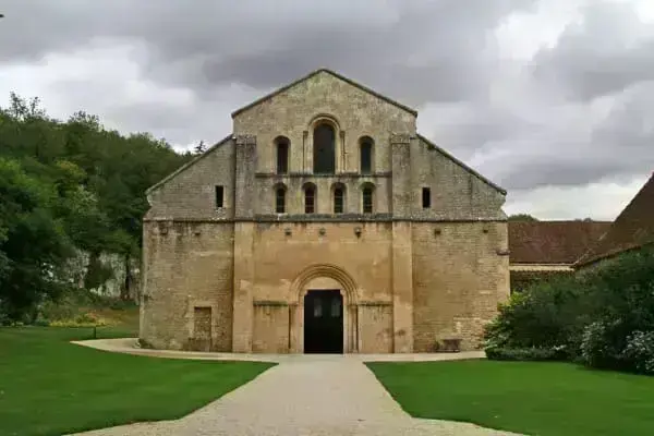Arquitetura românica: Igreja da Abadia de Fontenay, França (foto: Pinterest)