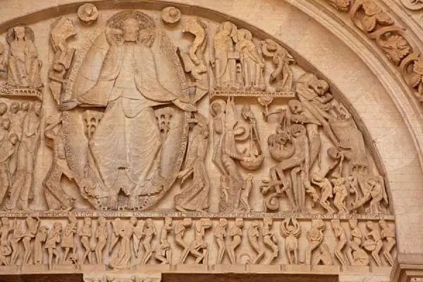 Arquitetura românica: tímpano na Catedral de Autum (foto: MeisterDrucke)
